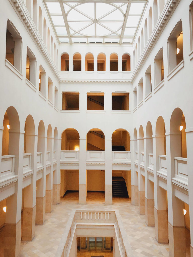 Makler Oberschöneweide: Peter-Behrens-Bau Atrium