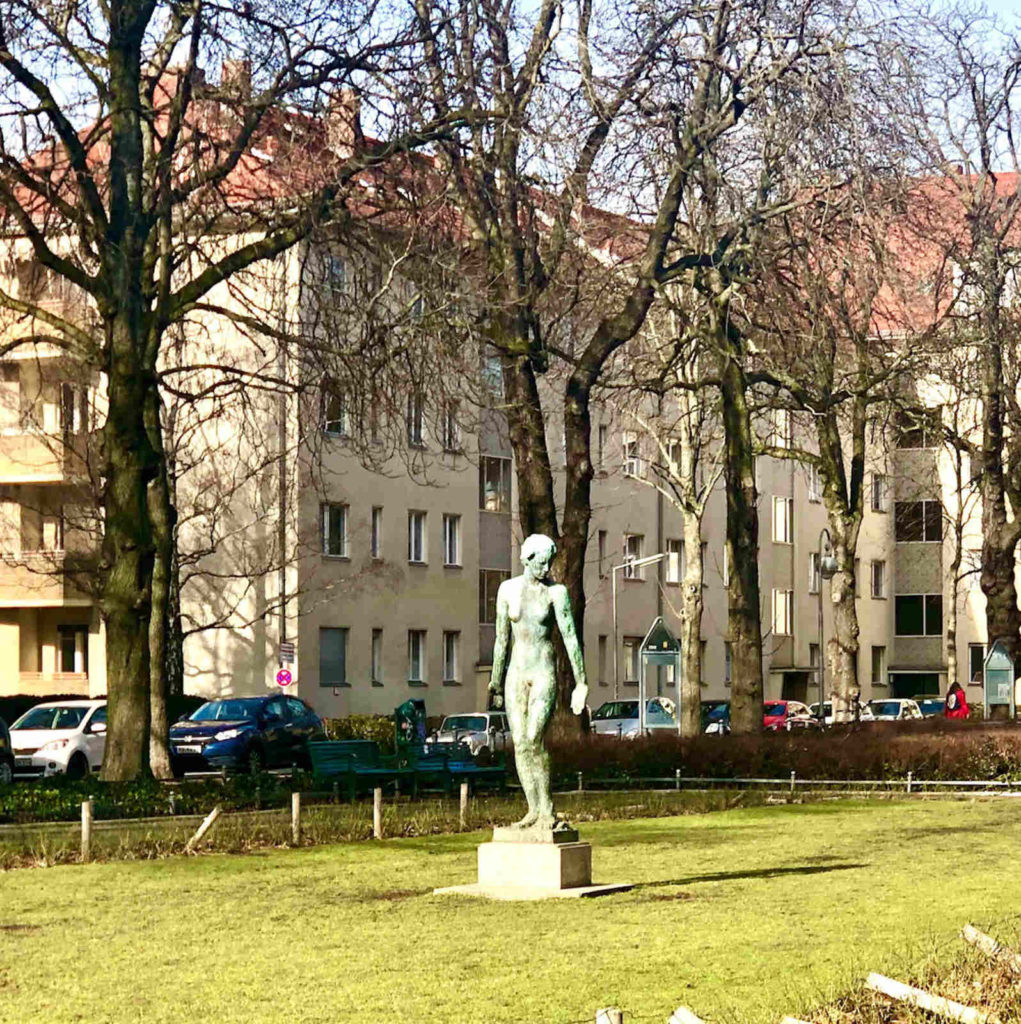 Makler Ceciliengärten, Schöneberg: Skulptur