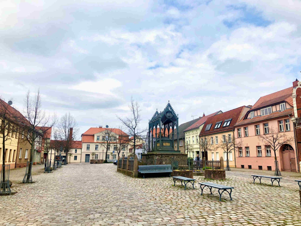 Makler Gransee - Schinkelplatz mit Luisendenkmal